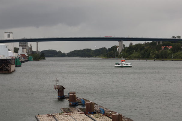 Bild: Brücke über den Nord-Ostsee-Kanal