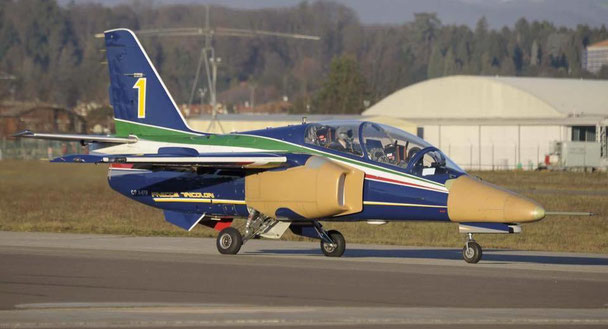 l'M-345 HET in configurazione definitiva (si notano le modifiche apportate) ripreso durante il volo del 28 dicembre. (Foto: Oscar Bernardi)