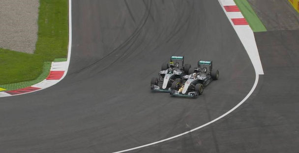 Il contatto tra le Mercedes nel corso dell’ultimo giro della gara del 2016