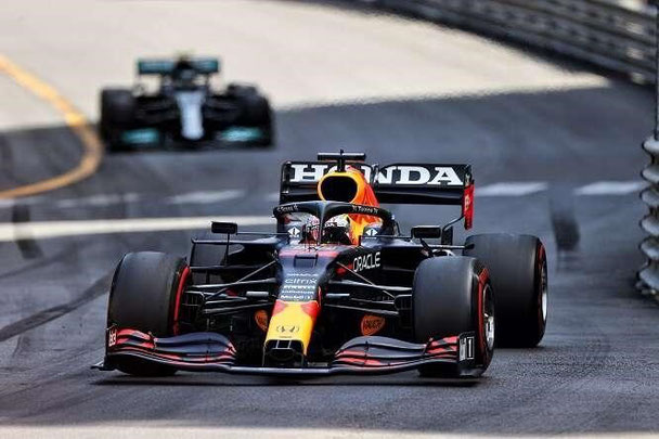 Max Verstappen mentre conduce il gp di Monaco 2021