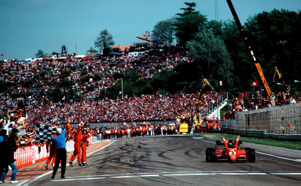 Il momento in cui Tambay taglia il traguardo nel 1983 con Ferrari 