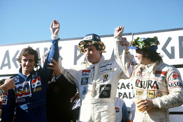 Il podio del gp di Las Vegas 1981, con i piloti premiati con corone di alloro