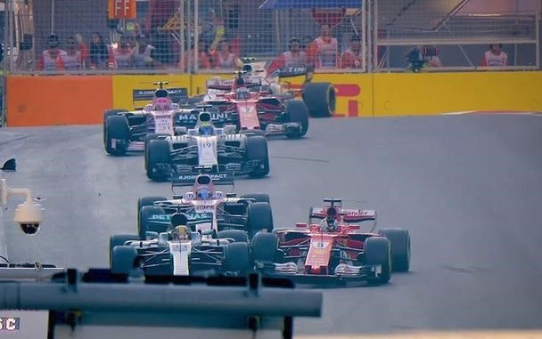 Il momento in cui Vettel colpisce Hamilton a Baku, la famosa “ruotata"