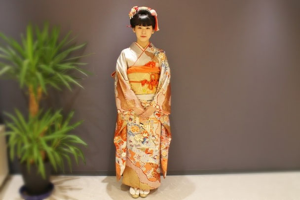 横浜の成人式 振袖の着付けをした新成人の記念写真集 ヘアセットは日本髪が人気 東横線綱島の美容室キュライヘアー Quly Hair 横浜の成人式 振袖の着付けをした新成人の記念写真集 ヘアセットは日本髪が人気 東横線綱島の美容室キュライヘアー Quly Hair