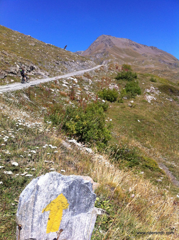 rampe toste ci dirigono verso il Rifugio Fallere