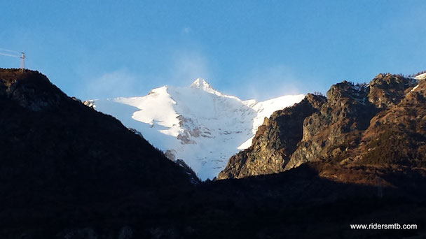 visto l'imprevisto ed il tramonto imminente tiriamo dritto verso Bussoleno ......il Rocciamelone ci  degna  un inchino!