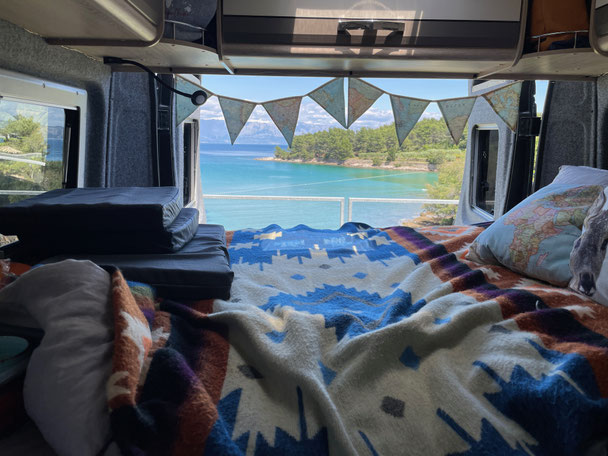 Karibisches Türkis zum Chillen, Einschlafen und Wachwerden - perfekter Platz fürs Bett