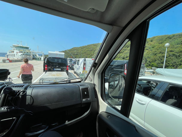 Gleich weiter zur nächsten Insel - Warten auf die Fähre 