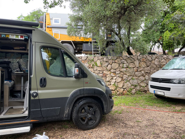 Heißes Wohnmobil eine Etage über uns
