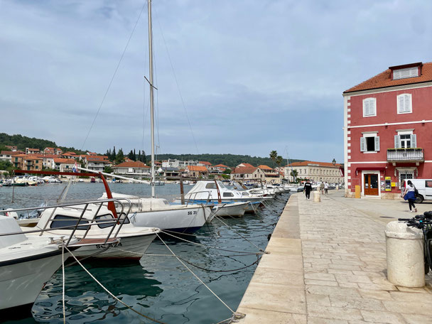 Stari Grad auf der Insel Hvar - ruhige, alte Hafenstadt mit viel Geschichte 