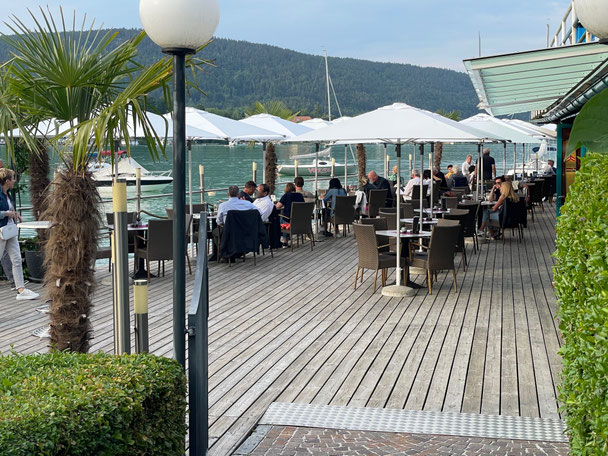 Eine der vielen Restaurantterrassen am Wörthersee 
