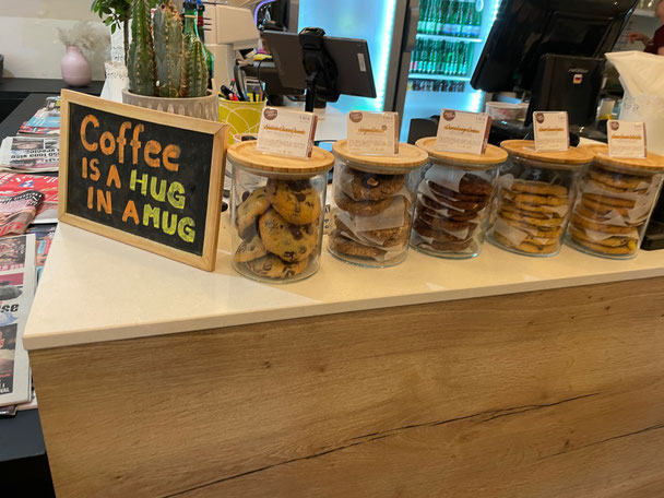 Große Auswahl an Cookies, Kuchen und Torten in der Cookie-Factory 