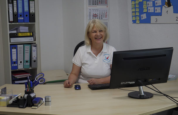 Frau Schartel betreut Eltern und Schüler, die Nachhilfe oder Prüfungskurse benötigen. Zur Schulberatung bei ADHS, ADS, Legasthenie, Dyskalkulie, Mathematik und Latein.