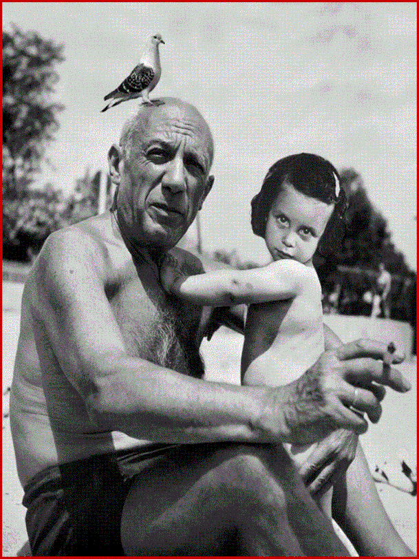 Fotografia di Pablo Picasso con la figlia chiamata Paloma, una colomba sulla testa e l'im-mancabile sigaretta.
