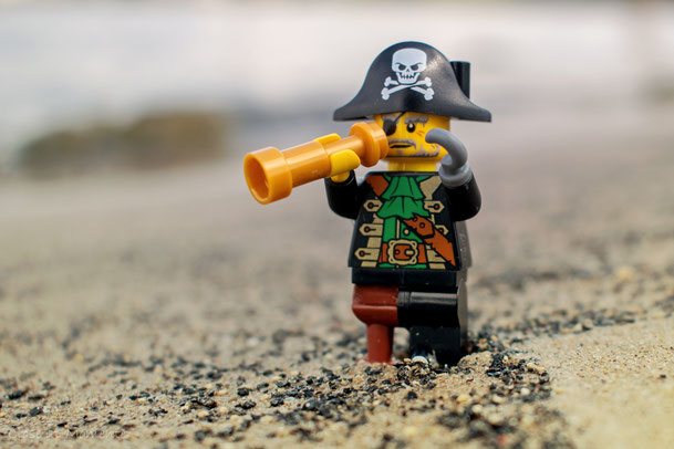 Legominifigur: Pirat am Strand, Sand, Düsseldorf, Paradiesstrand