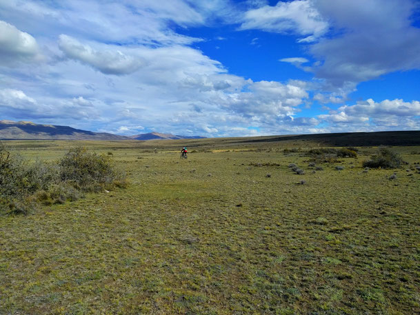 Radfahren in der patagonischen Wüste