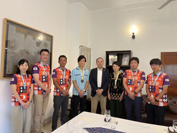 2025年9 月、ベンガルールマラソンに日本から参加したトップ市民ランナーの井野光子選手を走友会で受け入れ、 井野選手と共に中根総領事を表敬しました。井野選手は女子一般の部で見事優勝を射止めました。