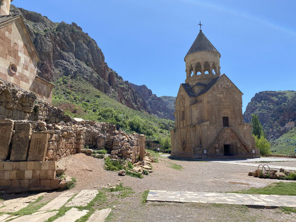 monastero ddi Noravank, in pietra tra le rocce delle montagne armene