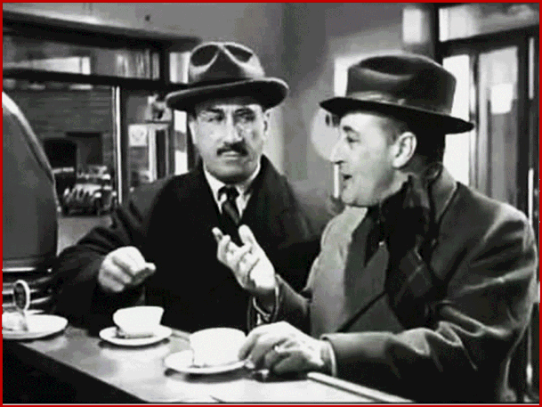 Totò e Peppino De Filippo nel film "La banda degli onesti" (1956).