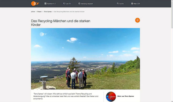 Aktivisten des Vereins NUZ stehen auf dem Plettenberg und blicken hinunter aufs Holcim-Zementwerk, das in der ZDF-Sendung TerraX zum Thema Müllentsorgung ebenfalls Teil der Berichterstattung war.  Screenshot/Foto: ZDF Foto: Schwarzwälder Bote