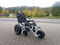 Ein Outdoor-Rollstuhl Blackster 40 mit Bugrad