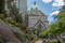 Ganz anderes Volk geht hier ein und aus. Hinten das Fairmont und vorne die Christ Church Cathedral. Beides Vancouver HeritageBuildings.