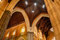 Die Decke der Kirche besteht aus Holz. Mittelschiff, Seitenflügel und der Mittelteil haben unterschiedliche Konstruktionen.