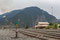 Lillooet ... ein Eisenbahnknotenpunkt (ohne Züge!) ... und am Horizont ein Waldbrand.