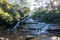 Wie wandern los zurück zur zentralen Bergstation der drei Bahnen und besuchen den obersten Teil des Katoomba Falls.