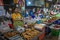 Hier ein paar Impressionen aus dem Fischmarkt dieses Mae Klong Marktes gleichhinter den Gleisen in grossen Hallen.