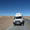 Au fond, le village de Jama et sa douane
