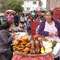 Marché de rue avec ses célèbres cuis grillés
