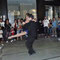Dans les rues du microcentre, les danseurs de tango font le spectacle