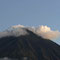 Le volcanTungurahua crachant de la vapeur