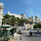 Vue de la ville haute depuis la ville basse, avec l'ascenceur et le palais du gouverneur