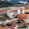das Hotel mit Dachterrasse und Turm