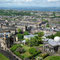 vom Calton Hill, wo wir das Nelson Monument besteigen und nach einem heftigen Regen plus Sturm doch noch die Aussicht genießen können, ...