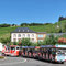 Bummelzug gegenüber dem Rathaus ...