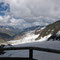 mit der Seilbahn zum Schnalstaler Gletscher herauf und ...