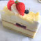 レアチーズケーキ￥399（税込）北海道産のスフレチーズにフランボワーズのジュレ。マスカルポーネチーズのムースを乗せています。