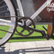 Dettaglio guarnitura della bici fixed fosforescente Swan