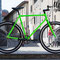 Primo piano bici a scatto fisso Dragonfly. Spiccano le piste frenanti fresate