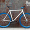 Bici scatto fisso Aqua in primo piano esterno