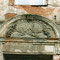 Wasserschloss Divitz, Portal des Ostflügels, links das Wappen der Krassows
