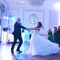 Erster Tanz im Saal mit Lichteffekten · Hochzeitsfotograf Bielefeld · festliche & lebendige Feiermomente