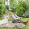 Braut & Bräutigam auf Picknickdecke · Hochzeit Ostwestfalen · entspannte & liebevolle Paarportraits