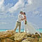 Kuss vom Brautpaar auf Felsen am Porto Marie Hochzeitsfotograf Curacao