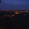 Weißes Kreuz, Blick zur Stadt Greiz bei Nacht