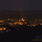 Weißes Kreuz, Blick zur Stadt Greiz bei Nacht