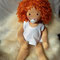 50er Babypuppe für Rosalie - April 2022 - Haut Toffee, Haar dt Mohair feuerrot, Finger, Zehen, Ohren, Schnullermagnet, kleine Leberflecken